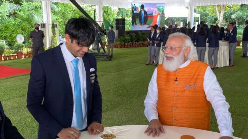 pm modi with neeraj chopra1 1629094383